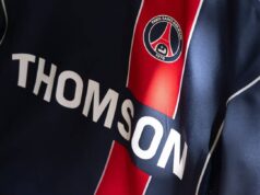 PSG relançou a icônica camisa 2004/05 com a ajuda de Ronaldinho