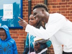 Bukayo Saka inspirou mais uma vez a doação de uniformes escolares para famílias pobres