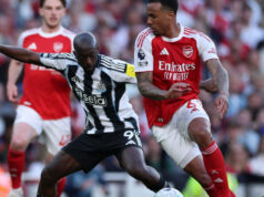 O Arsenal recupera a liderança da Premier League, mas paga um preço que pode mudar a sua temporada