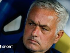José Mourinho termina época invencível no Benfica