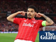 O golo madrugador de Gibbs-White foi decisivo para o Nottingham Forest ultrapassar o Porto, com 10 jogadores | Liga Europa