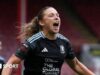 O Tottenham está perseguindo a atacante do Aston Villa, Kirsty Hanson