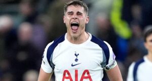 Van de Ven culpa temporada ‘inaceitável’ após o Tottenham escapar do rebaixamento