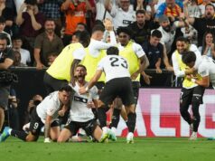 Os anfitriões derrotaram os campeões, mas não conseguiram garantir uma vaga europeia