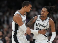 San Antonio Spurs luta para vencer o jogo 4 e as finais de nível da Conferência Oeste