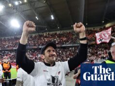 O gol agressivo de Julian Schuster em Freiburg pela imortalidade na Liga Europa | Friburgo