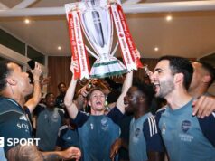 Como o Arsenal conquistou o título: barcos, fogo, uma música de IA e planos de longo prazo se tornando realidade