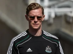 O Newcastle United fez um comunicado oficial no sábado, anunciando a saída de outro zagueiro
