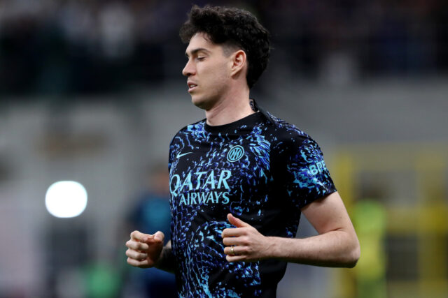 Alessandro-Bastoni-warming-up.jpg