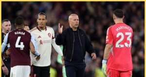 Jamie Carragher diz que o Liverpool é excelente em lances de bola parada
