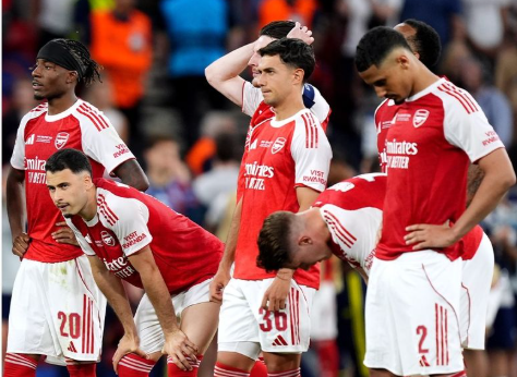 Arsenal-FC-Players-Lookig-Dejected.png