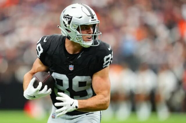 Brock-Bowers-Raiders-pic-1.jpg