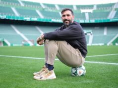 O técnico do Elche, Eder Sarabiae, anuncia saída surpreendente após a defesa