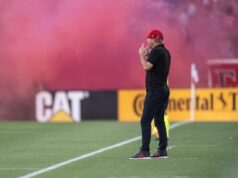Eric Quill, do FC Dallas, espera ansiosamente depois de perder uma chance contra o Vancouver