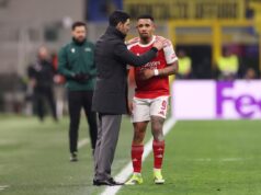 A estrela do Arsenal, Wantaway, decidiu ficar na Inglaterra