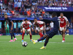 Vídeo: Dembélé manda o Arsenal chutar para o lado errado e empata a final da Liga dos Campeões