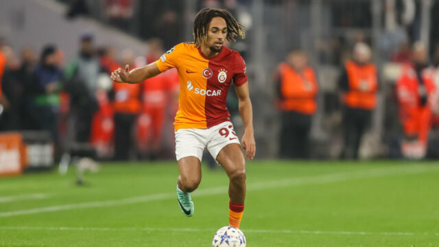 Sacha-Boey-Bayern-Munich.jpg