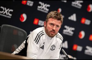 Manchester United considera contratar Noah Sadiki