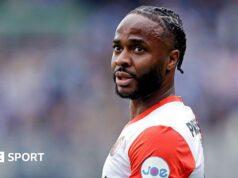Raheem Sterling é preso sob suspeita de dirigir embriagado após acidente na rodovia