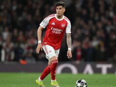 O Barcelona está avaliando uma transferência de verão para o zagueiro do Arsenal, de € 50 milhões