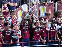 Jogador de 28 anos almeja mudança para Aston Villa com negociações abertas conforme cláusula de rescisão revelada
