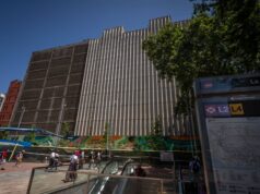 Um homem é ferido no metrô de Barcelona enquanto tentava mediar uma luta em massa