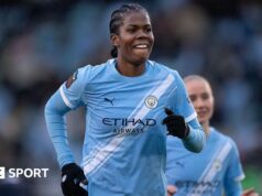O homem da cidade Khadija Shaw lidera a lista de jogadores da temporada da WSL