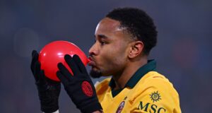 Nkunku e Athekame quebram Ferraris