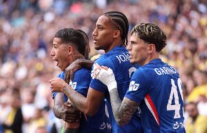 Os jogadores do Chelsea recuam quando necessário, mas ainda precisam verificar os óculos