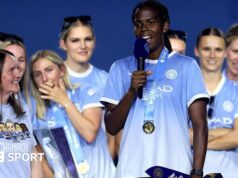 Khadija Shaw faz muito a nova cidade de Manchester até 2003