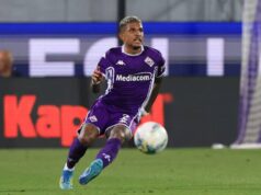 Dodo sugere uma possível jogada da Roma conforme o jogador se aproxima da saída Viola