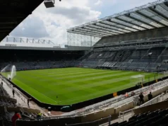 É dever de todos os torcedores do Newcastle United permanecer no colo de honra após o apito final do West Ham