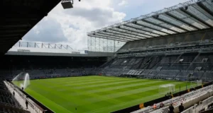 É dever de todos os torcedores do Newcastle United permanecer no colo de honra após o apito final do West Ham