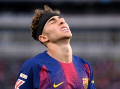 Oficial: O meio-campista do Barcelona passa por uma cirurgia bem-sucedida. fora por três meses