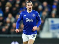 O ala do Manchester City, Jack Grealish, se despede dos torcedores do Everton no final do empréstimo (vídeo)