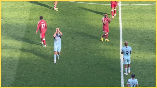 henderson-applause.jpg