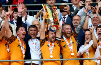 Hull City faz história nos play-offs do campeonato e é promovido à Premier League