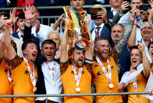 Hull City faz história nos play-offs do campeonato e é promovido à Premier League