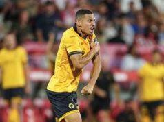 Estrela do Wolves assina novo contrato apesar do rebaixamento da Premier League