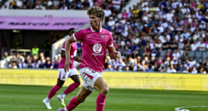 Sky Sports revela o interesse de Brighton no ex-zagueiro do Leeds