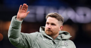 Callum McFarlane na fila para vaga no campeonato após saída do Chelsea