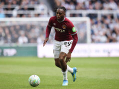 Everton e Fulham devem competir por um defensor avaliado em £ 10 milhões