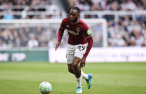 Everton e Fulham devem competir por um defensor avaliado em £ 10 milhões