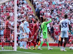 Mo Salah faz história enquanto Liverpool mantém Brentford