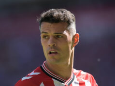 Granit Xhaka brilha na vitória do Sunderland sobre o Chelsea para garantir o futebol europeu