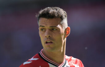 Granit Xhaka brilha na vitória do Sunderland sobre o Chelsea para garantir o futebol europeu