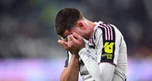 O mesmo velho problema está impedindo Vlahovic de assinar um novo contrato com a Juventus