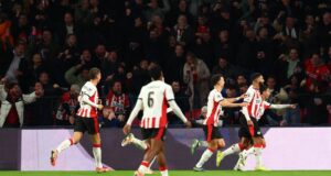 Leeds em contato constante para contratar quatro vezes vencedor do título conforme surge uma cláusula de rescisão