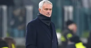 O regresso de Mourinho ao Real Madrid não é uma boa ideia, diz o antigo internacional espanhol Gaizka Mendieta