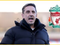 Gary Neville ‘encantou’ Arne Slott por permanecer no Liverpool